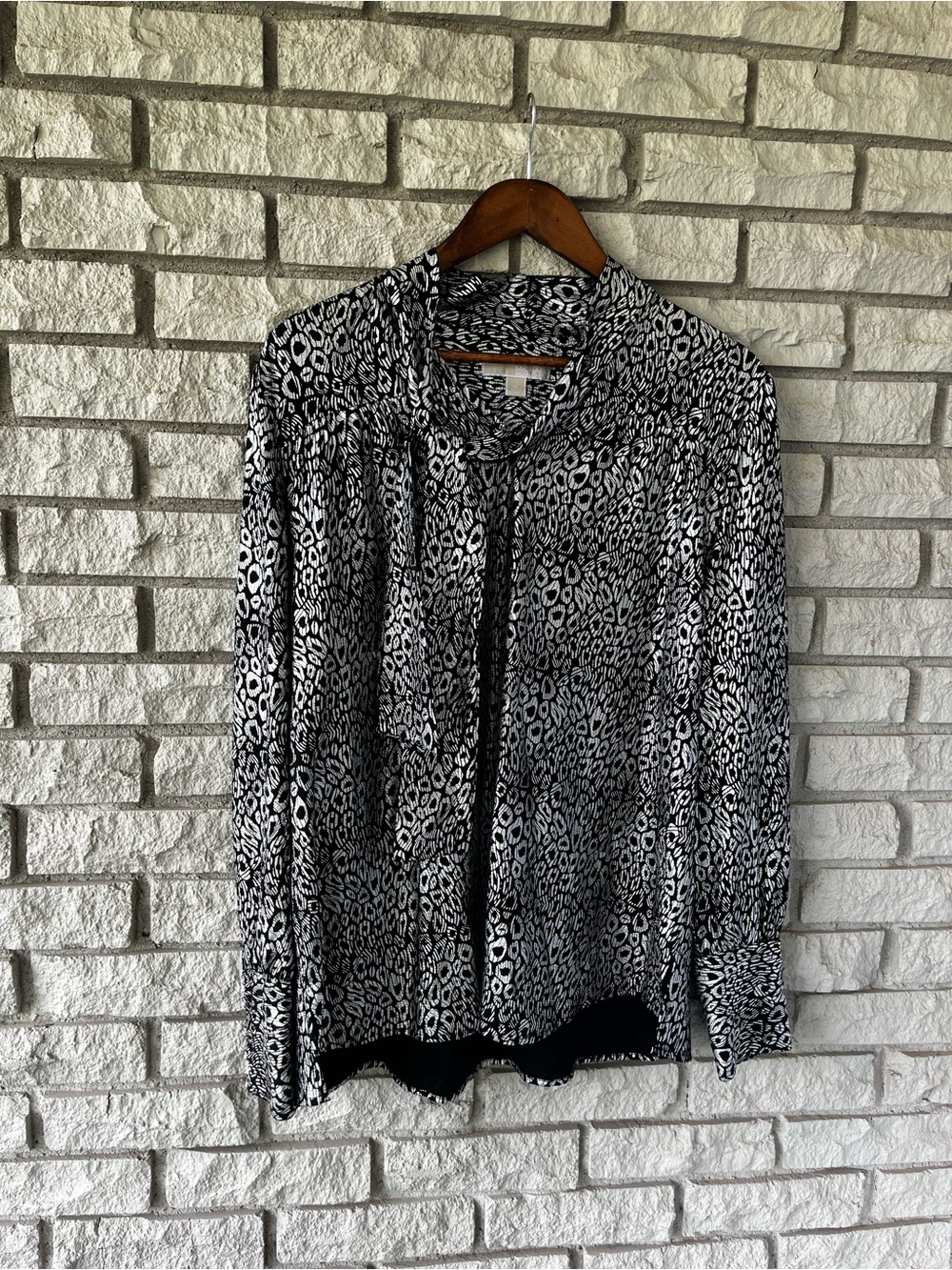 Michael Kors Black Silver Leopard Printed Tying Mock Neck Blouse Size XL